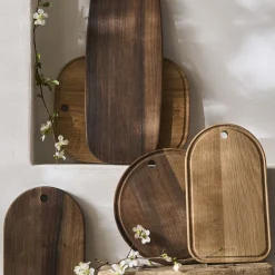 PLANCHES LES ESSENCES Planche à découper en chêne 50 x 21 cm